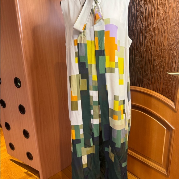 Akris Pixel Flowers Sleeveless Silk Crepe
Shirtdress 16 - Picture 11 of 16